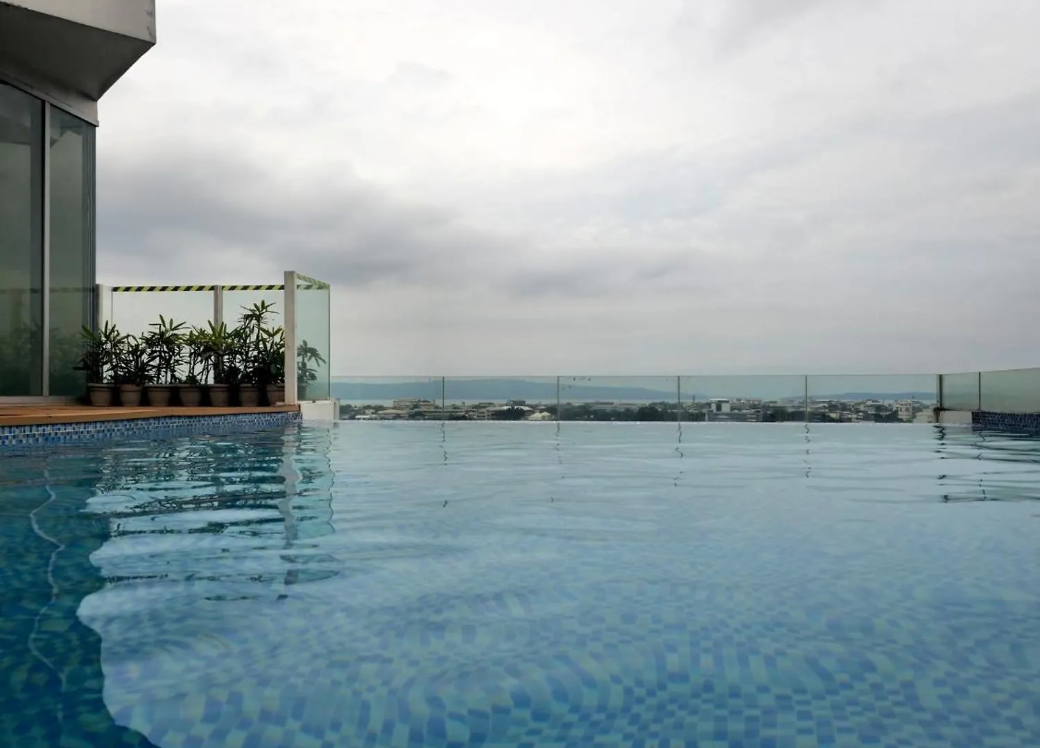 Inspiria Condo In Poblacion - Walk To Abreeza Mall Davao 0*,