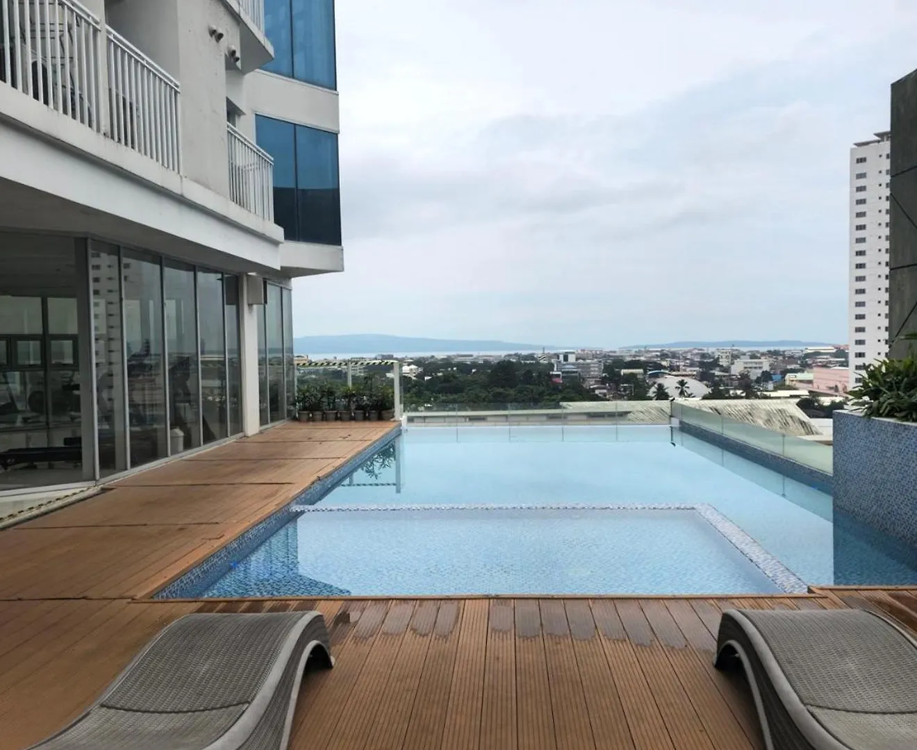 Inspiria Condo In Poblacion - Walk To Abreeza Mall Davao 0*,